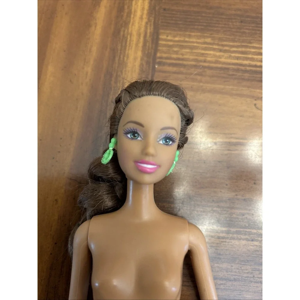 2005 Mattel Barbie‎ Doll Brown Hair Braids Green Earrings